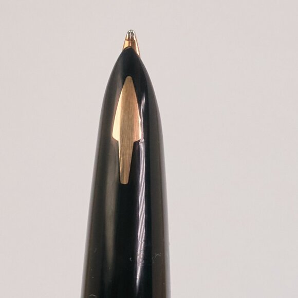 Parker 61 Flighter GT / Fountain Pen / Stainless Steel Body / Gold Trim - Picture 5 of 15